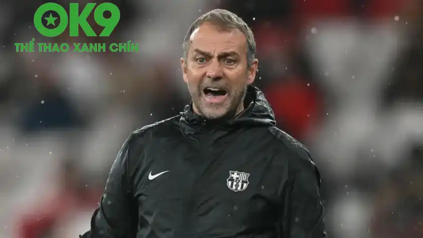 HLV Hansi Flick nổi giận với La Liga (Ảnh: GOAL).